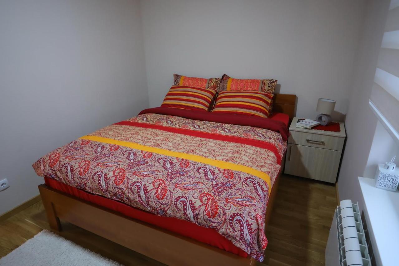 Mipet Apartmani ซลาตีบอร์ ภายนอก รูปภาพ