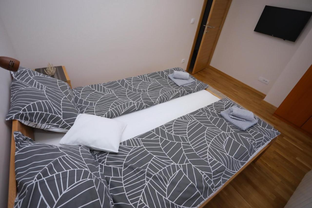 Mipet Apartmani ซลาตีบอร์ ภายนอก รูปภาพ