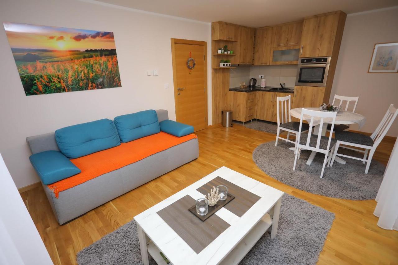 Mipet Apartmani ซลาตีบอร์ ภายนอก รูปภาพ