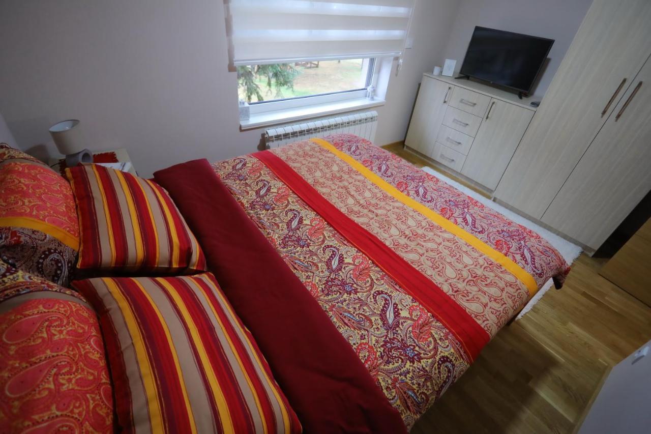Mipet Apartmani ซลาตีบอร์ ภายนอก รูปภาพ